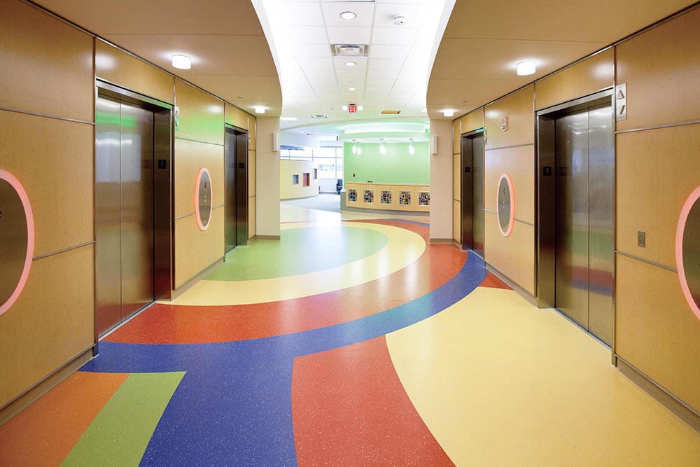 將個(gè)性化、人性化、藝術(shù)性融入醫(yī)療機(jī)構(gòu)PVC商用彈性地板設(shè)計(jì)中